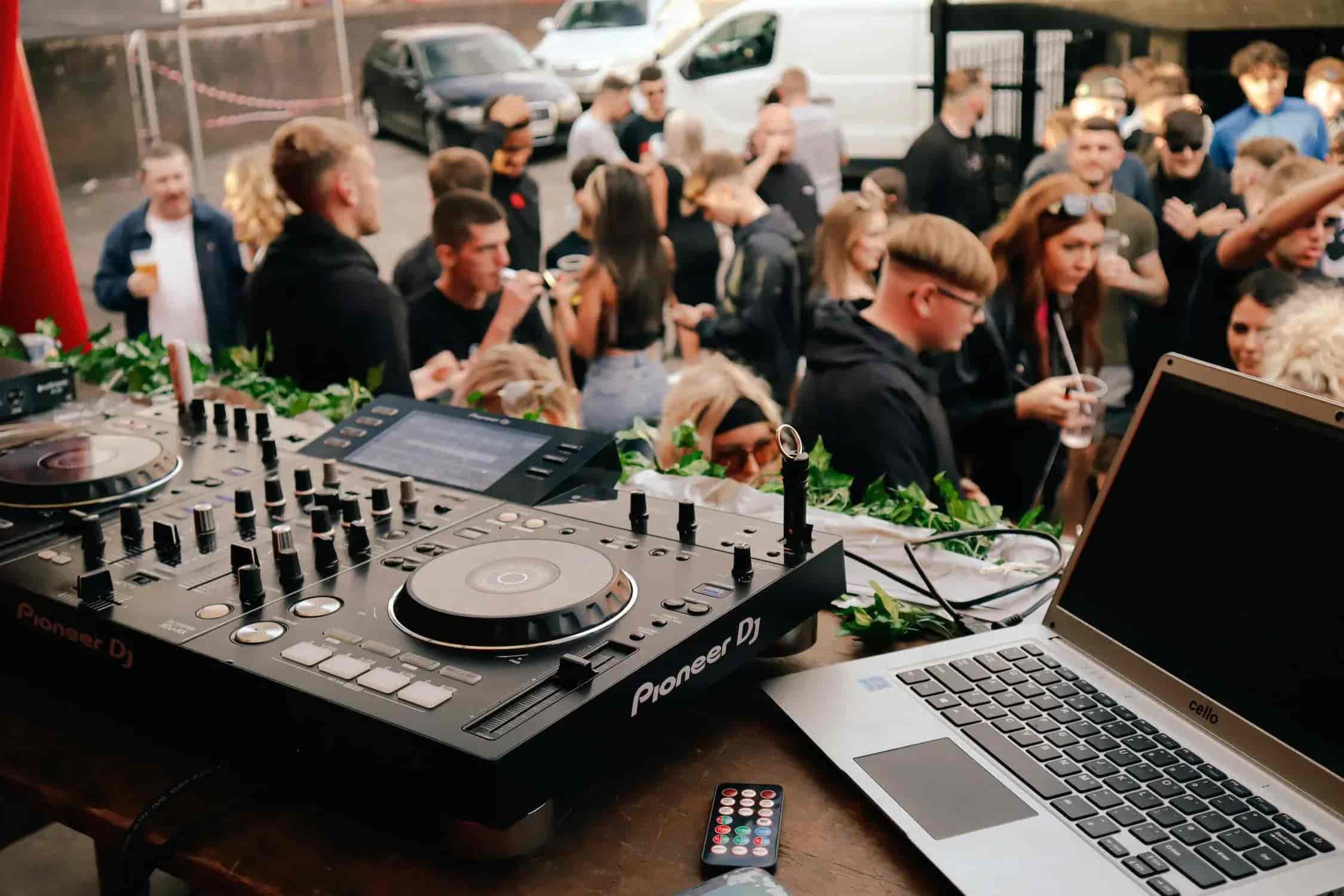 Why tempo change transition DJ techniques are useful