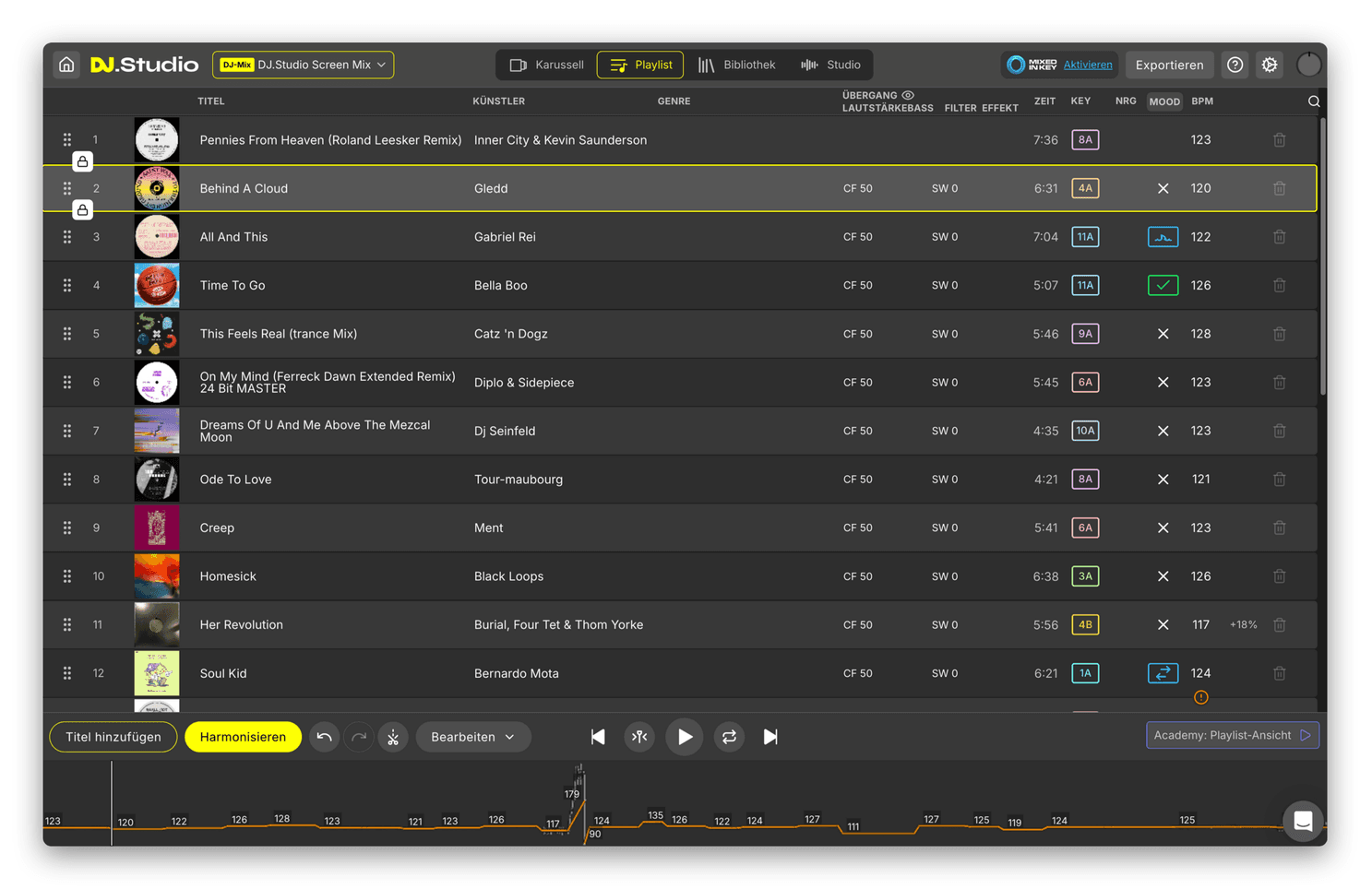 Die Playlist-Ansicht von DJ.Studio mit der kompletten Episodenstruktur und auf der Timeline arrangierten Tracks.