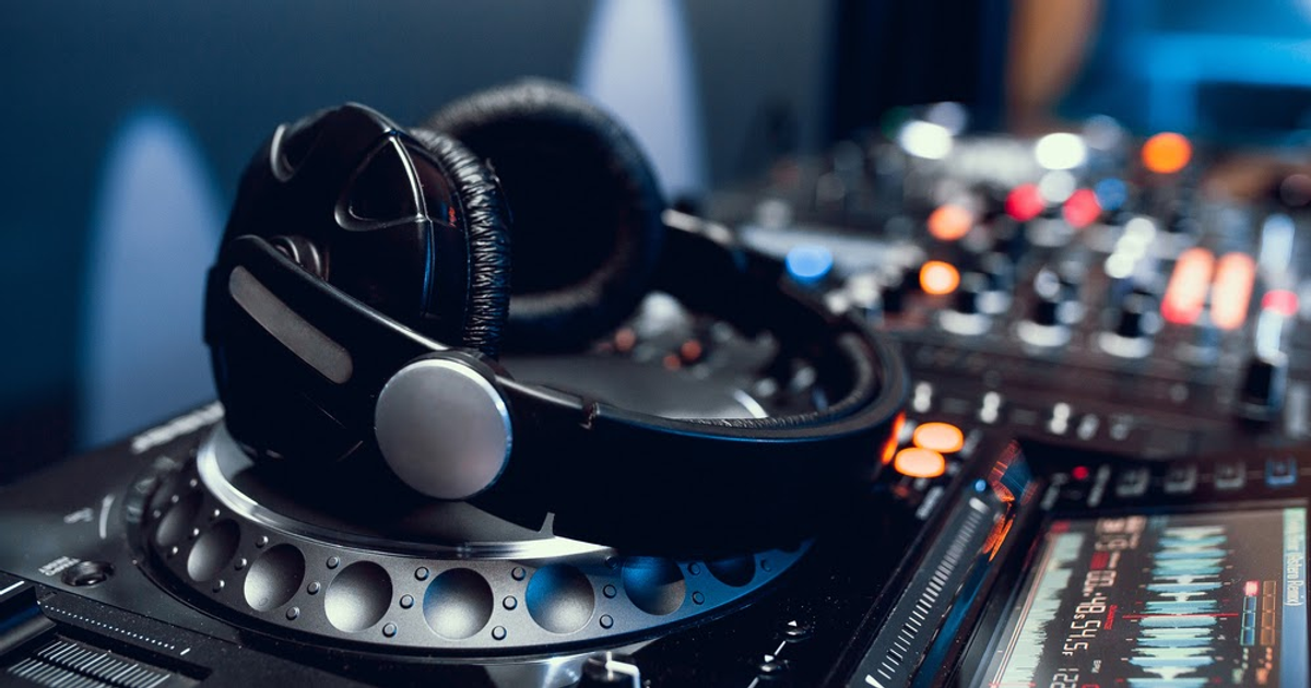 How to a DJ Mix That With Audience |