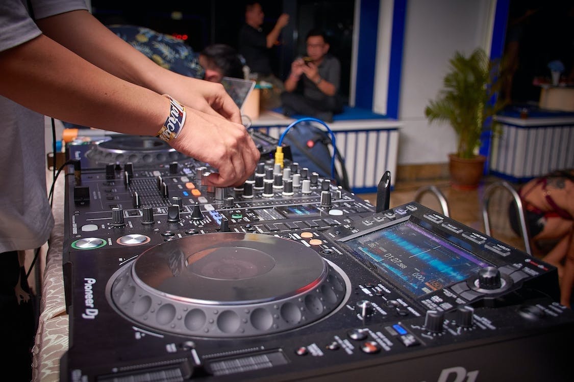 How to Make a DJ in 7 Steps - 2023 update | DJ.Studio