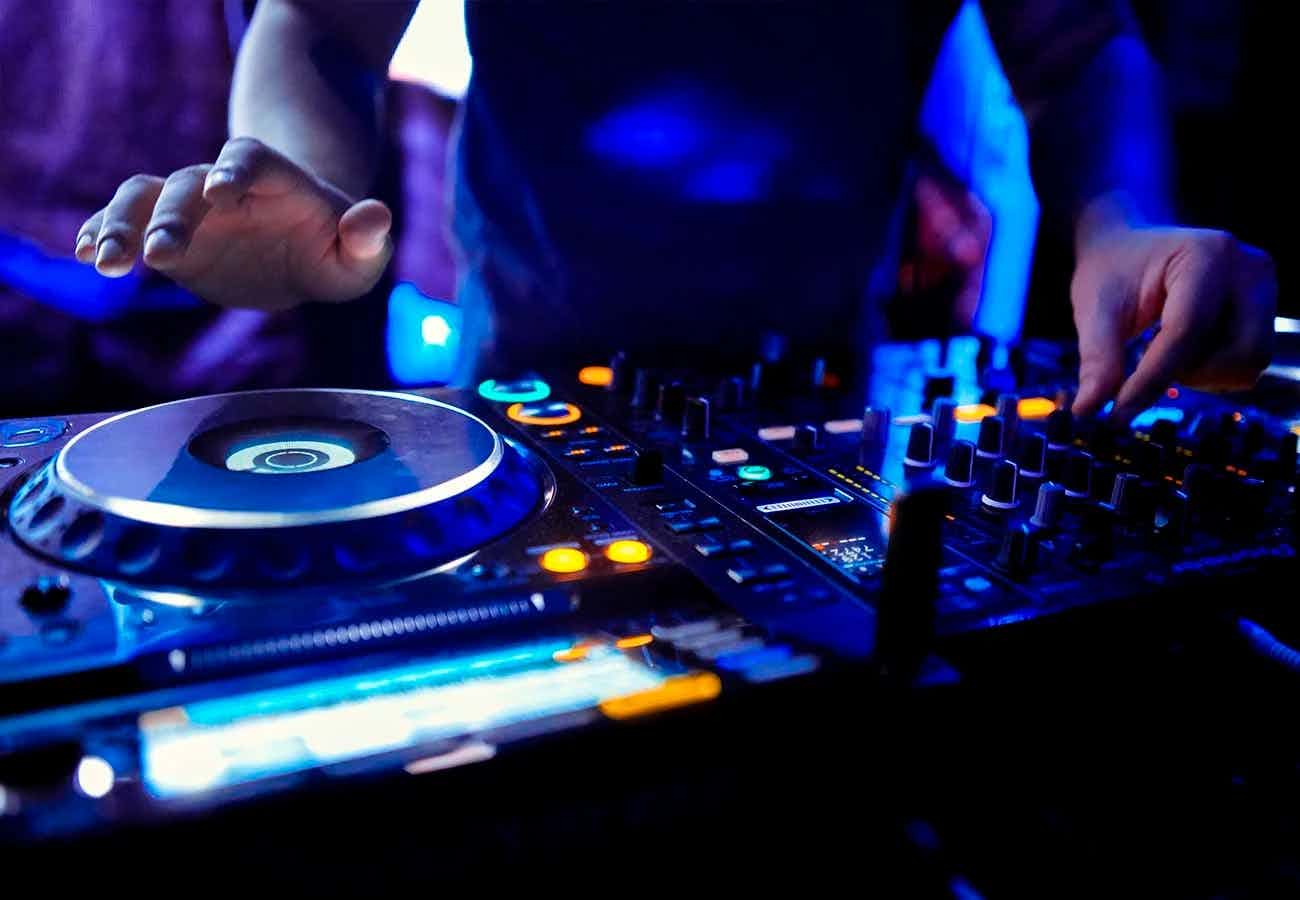 Make sure you have the BPM under control during a live DJ performance