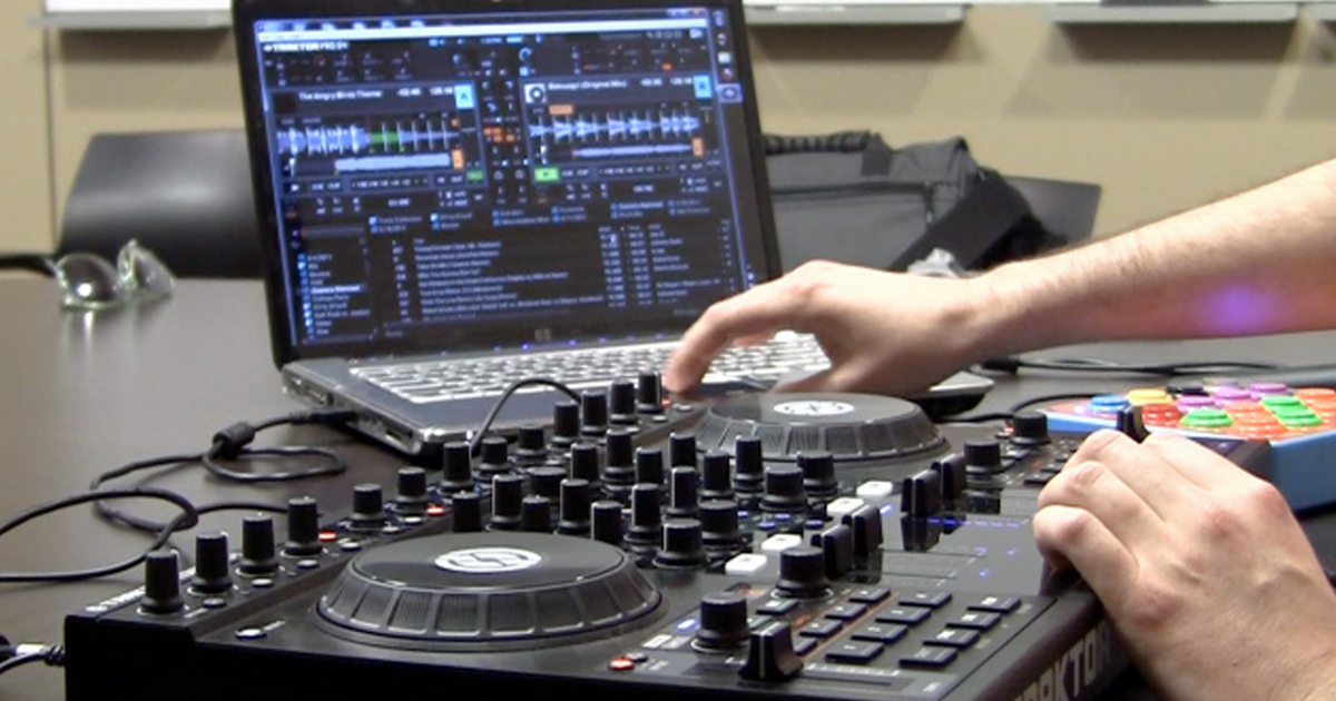 8 Professional Techniques for Mixing Two Songs Together | DJ.Studio